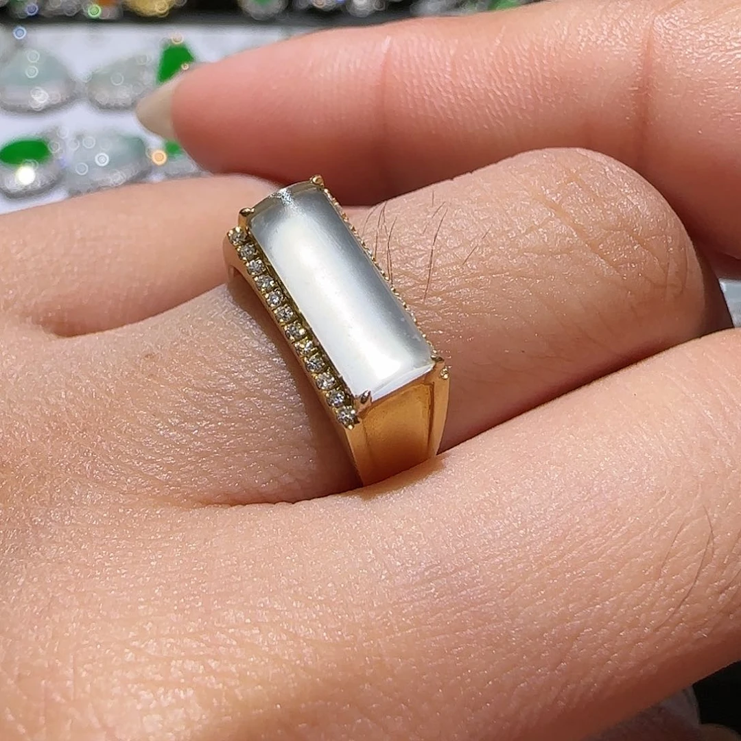 【闪购商品】18K金镶嵌戒指翡翠天然