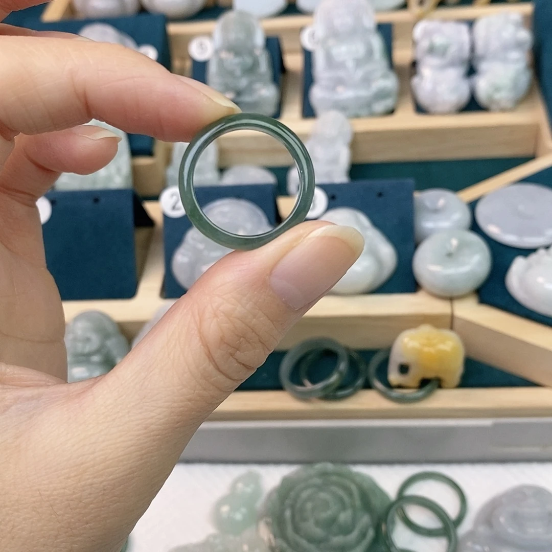 ****、翡翠未镶嵌颈饰戒指