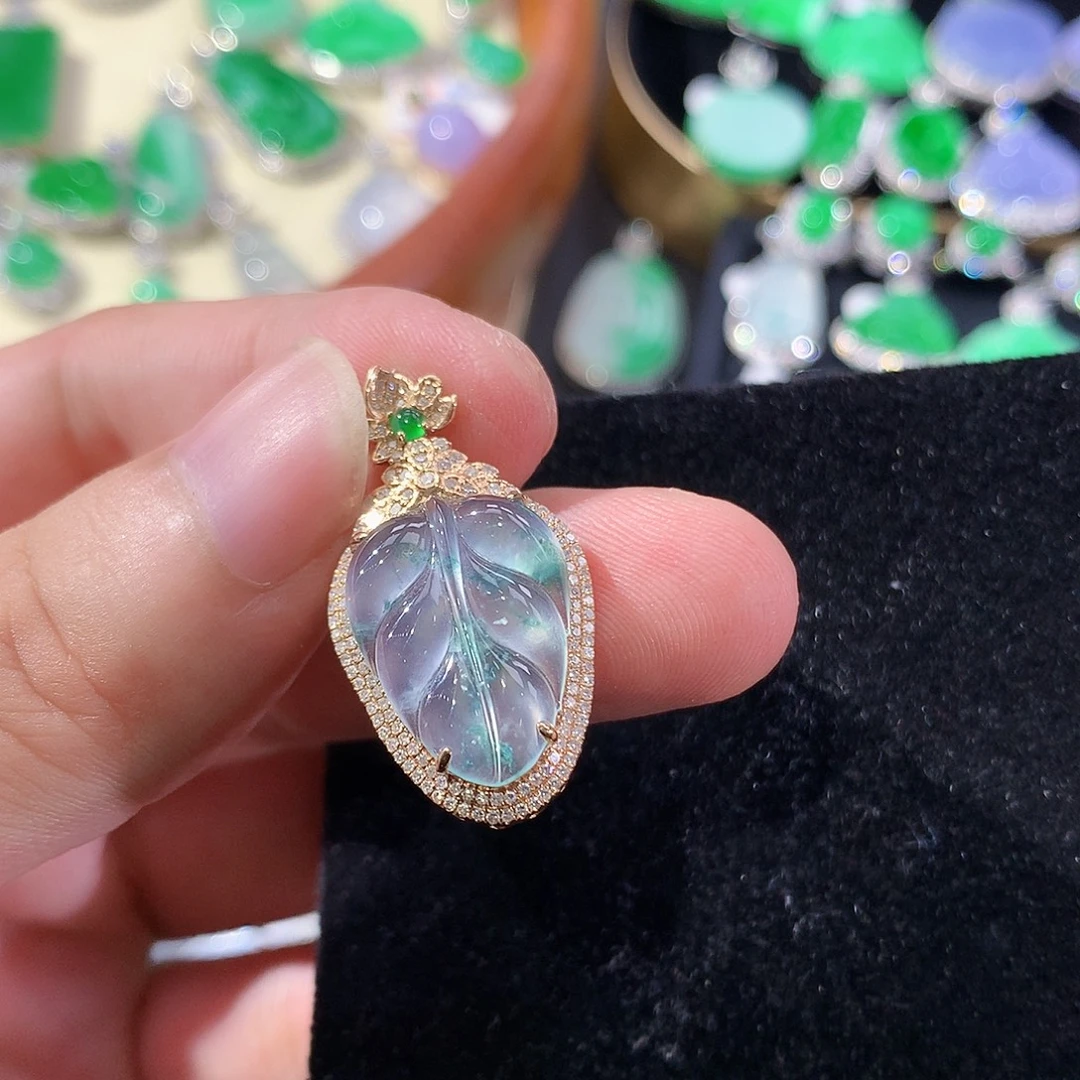 翡翠18K金镶嵌颈饰