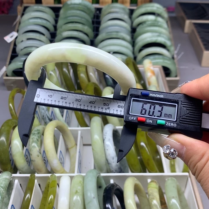 未镶嵌蛇纹石玉手镯56