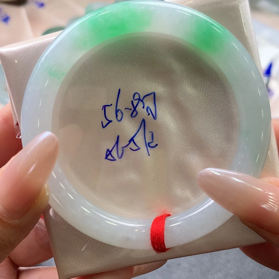 翡翠未镶嵌手镯56.8元