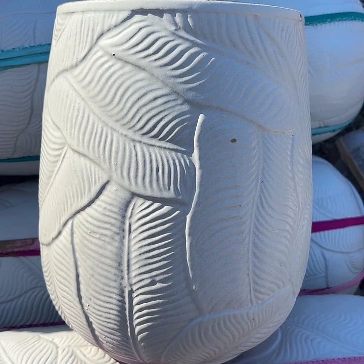 紫砂花盆白芭蕉叶口径20高度31