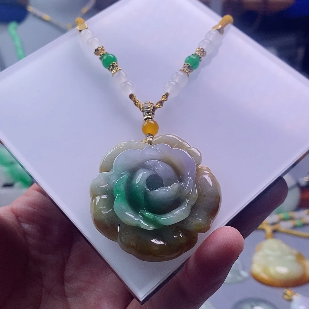 翡翠未镶嵌吊坠(赠链)