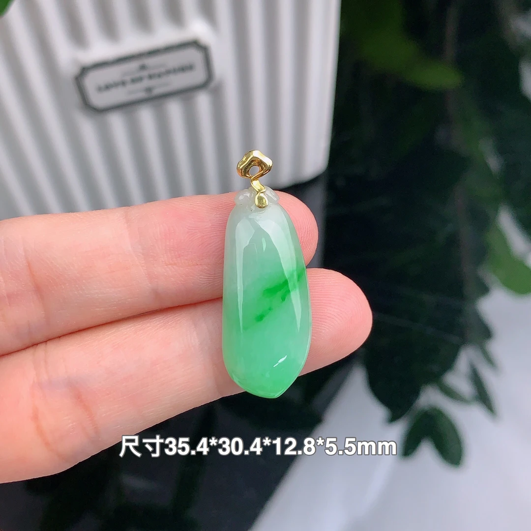 天然缅甸A货翡翠 18k金冰润飘绿福瓜翡翠挂件 时尚百搭精美轻奢