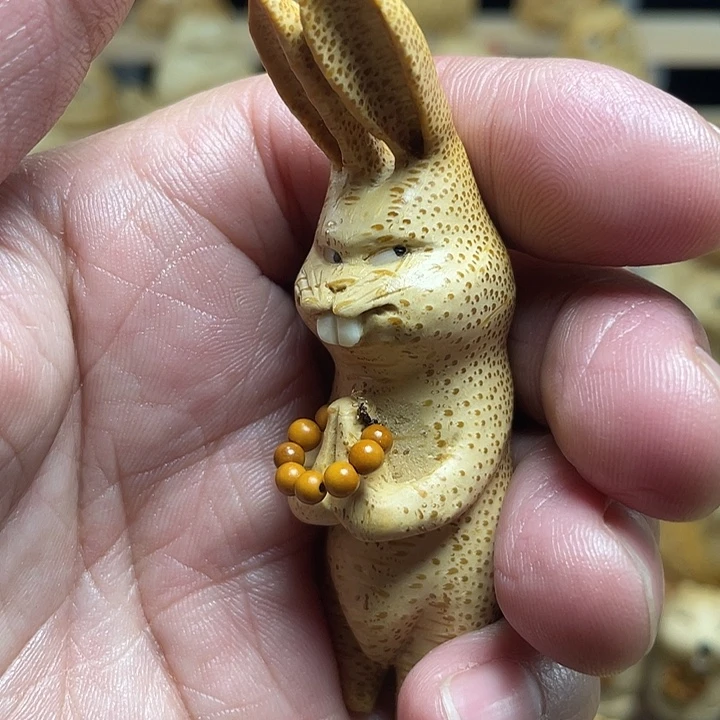 简***竹竹根雕兔子手把件