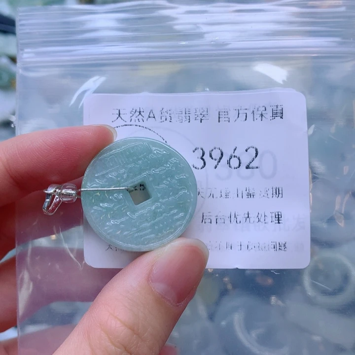翡翠9K金镶嵌吊坠(不含链)