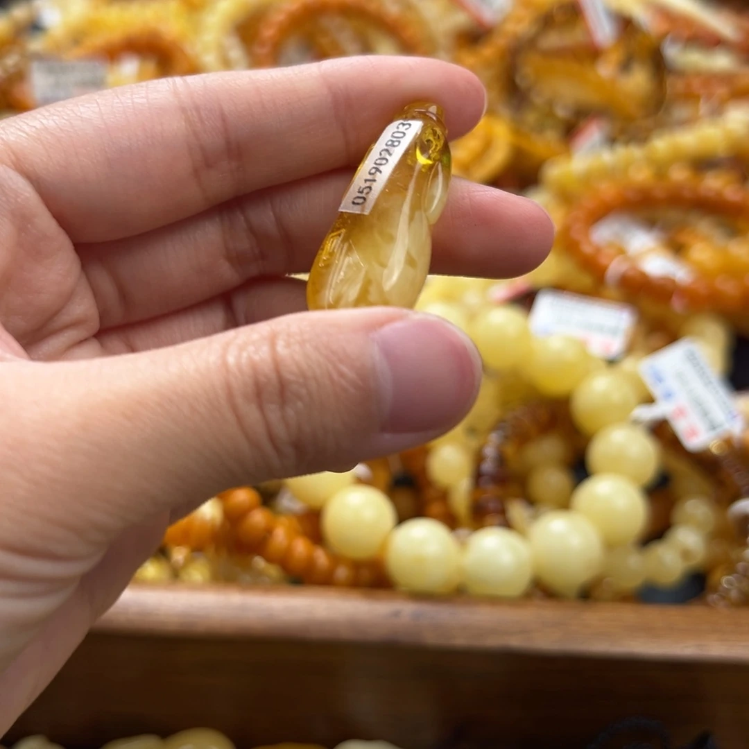 未镶嵌琥珀珠宝奇石