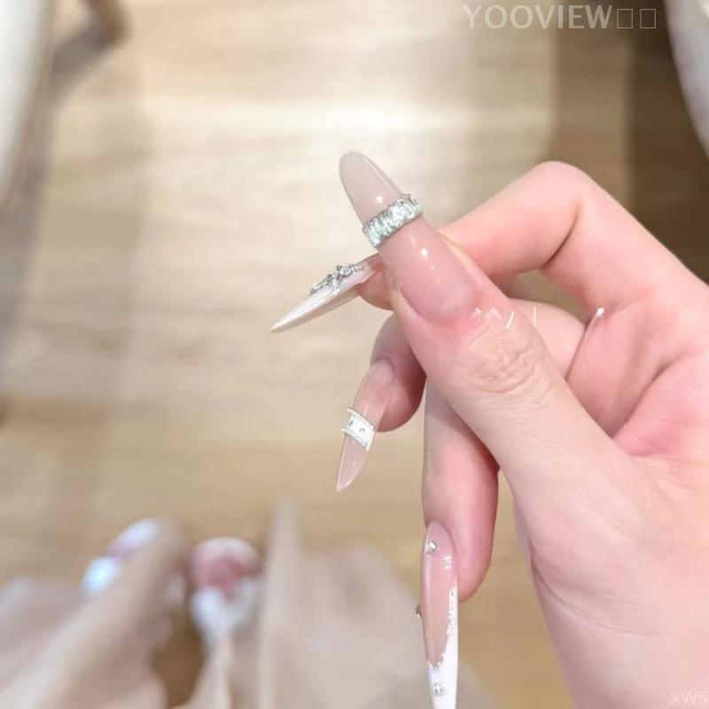 猫眼美甲拼钻高级感链条爆闪星星婚甲纯欲风不规则法式美甲