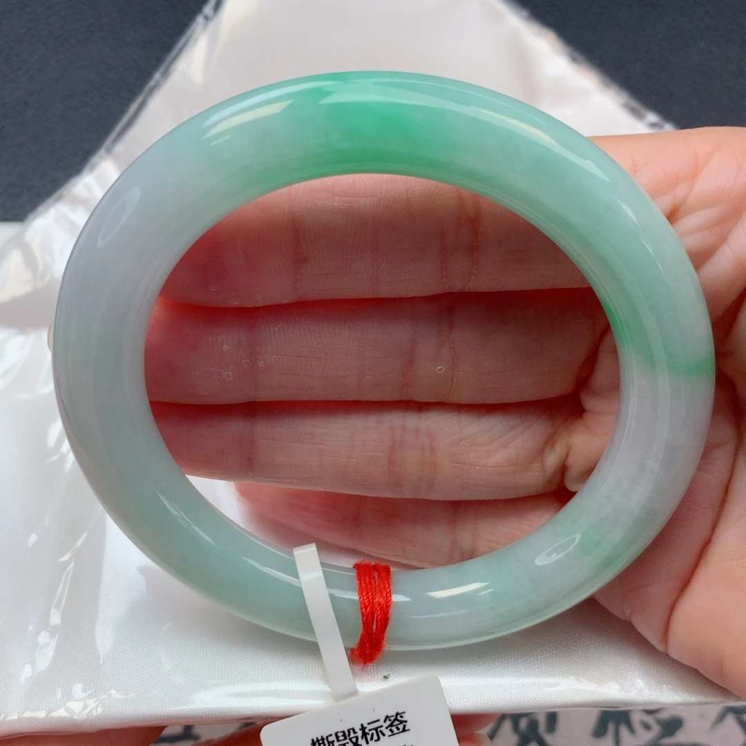 翡翠未镶嵌手镯58胖圆条 飘果阳绿细腻水润