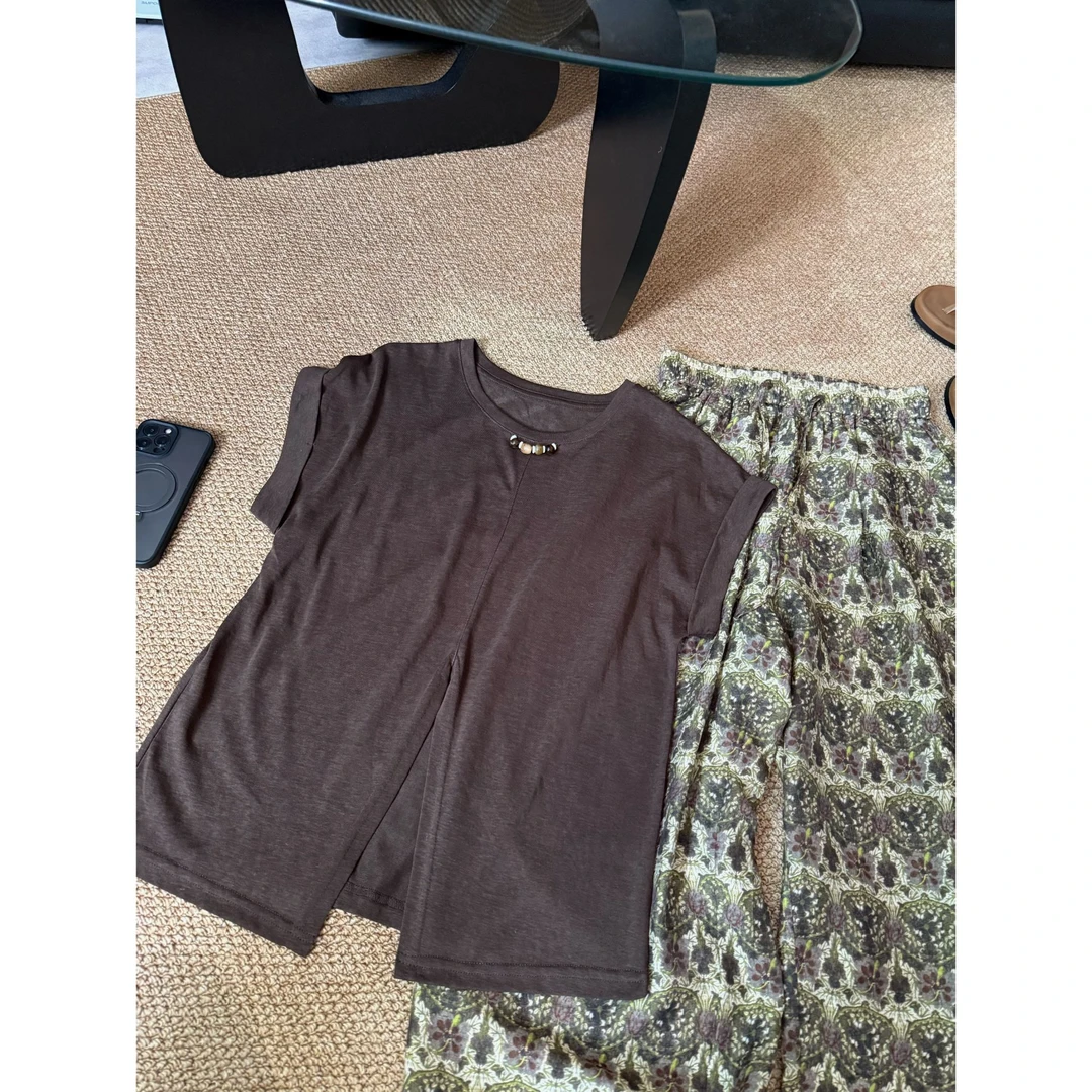 2025夏款新品【设计感 前开叉领串珠T恤】