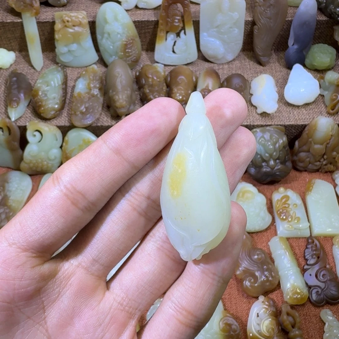 和田玉未镶嵌颈饰