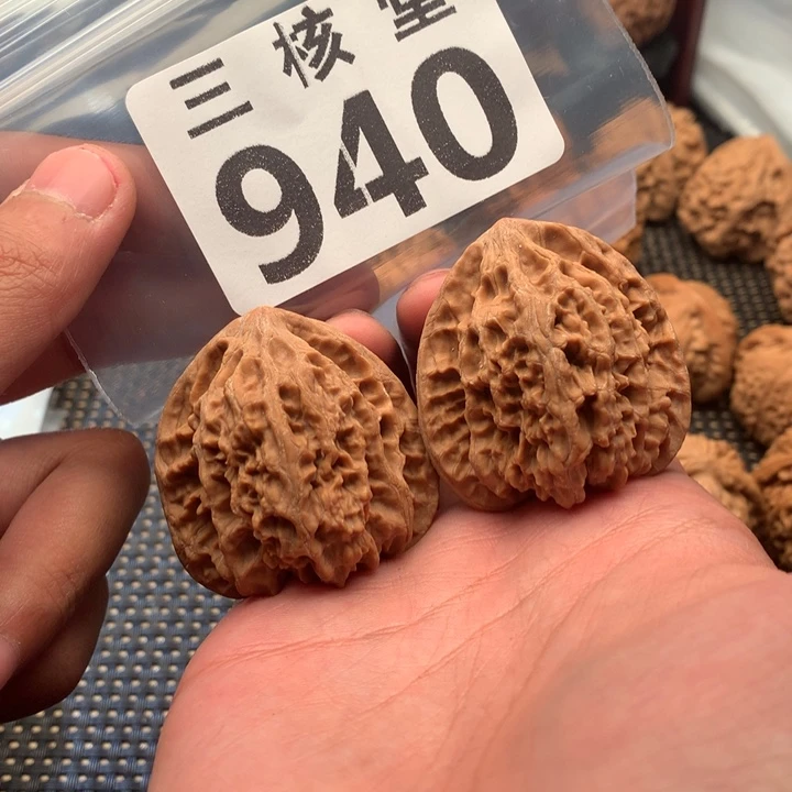 文玩核桃吊坠野生狼牙