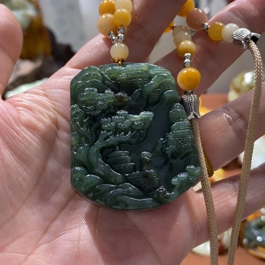 蛇纹石玉未镶嵌颈饰