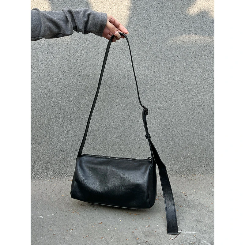 简约百搭洋气圆筒包2025年新款枕头包单肩斜跨包法棍包马鞍包包女