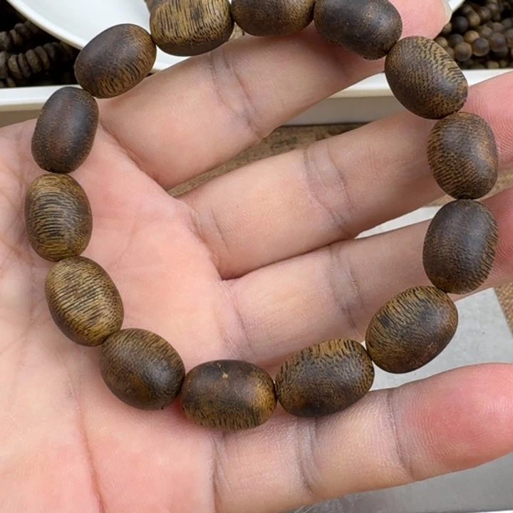鲍***哥手串沉香乌身手串10克