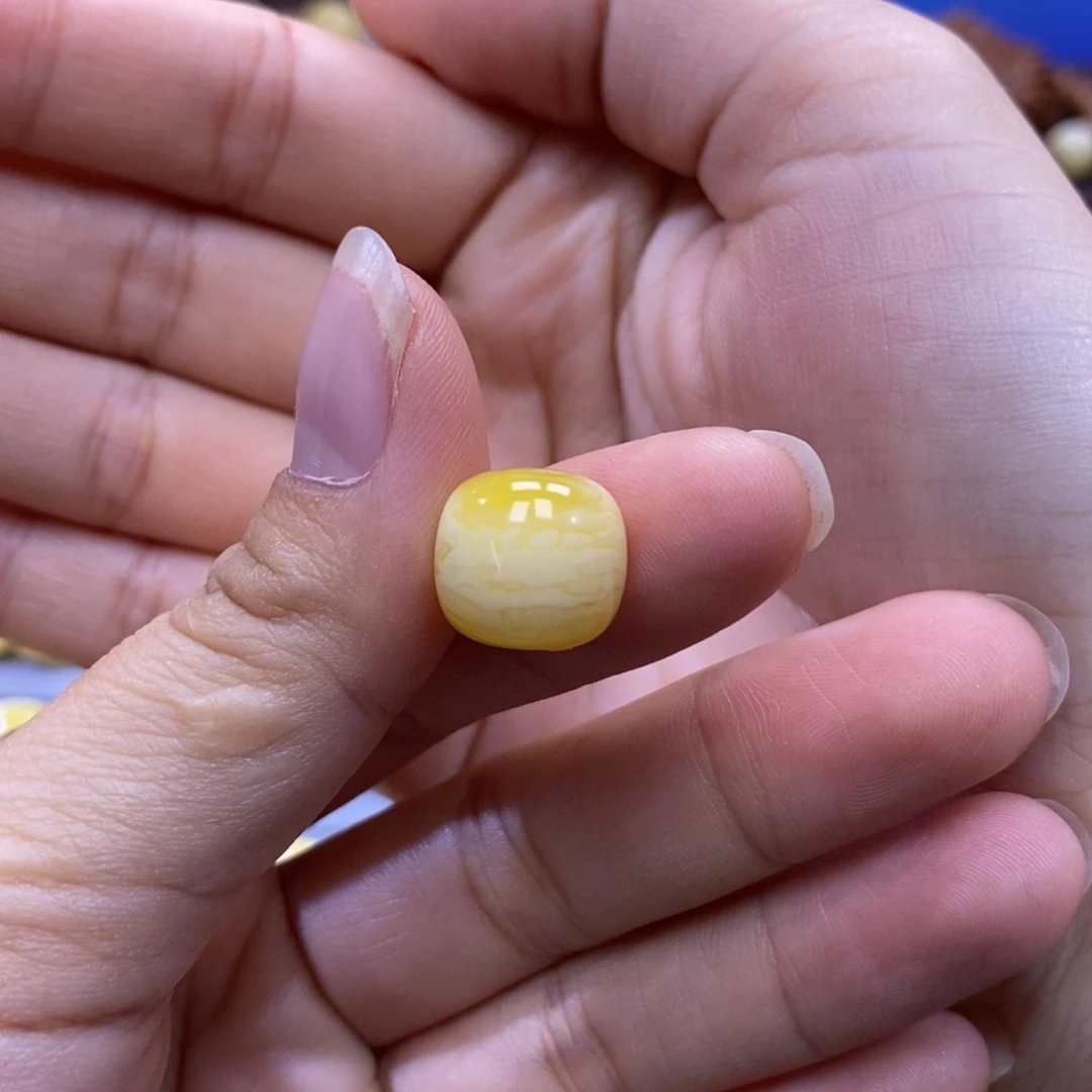 琥珀未镶嵌珠宝奇石13.1