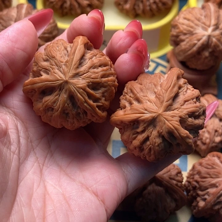 ****鑫文玩核桃把件铁锤妹妹三棱 40