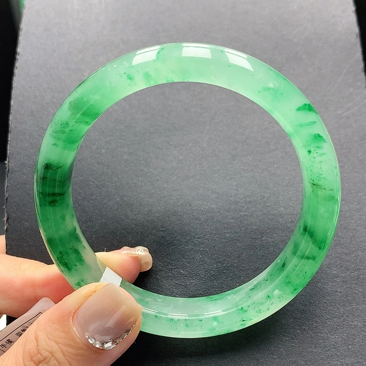 陈***华石英质玉手镯未镶嵌