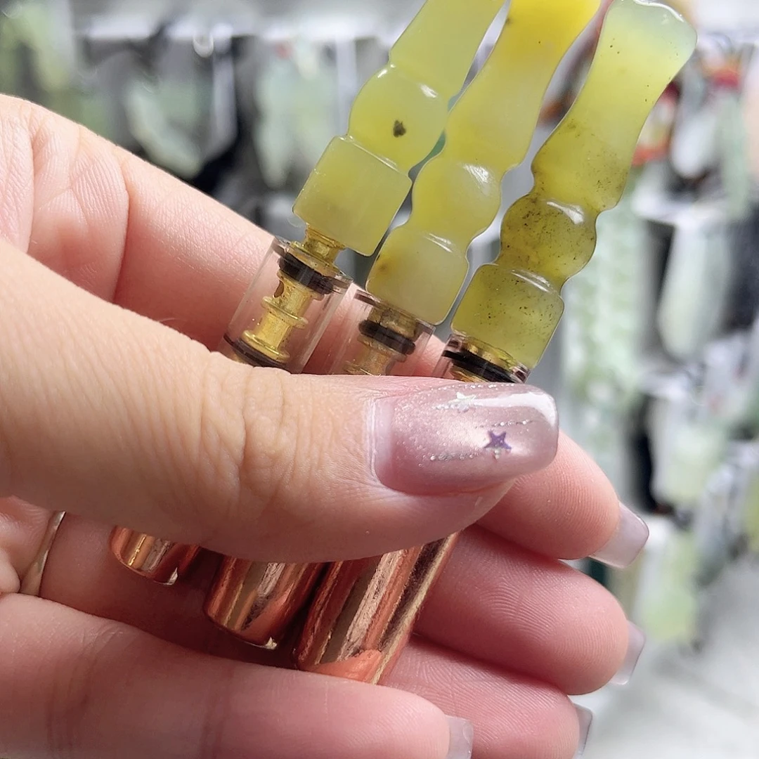 岫玉未镶嵌吊坠(不含链)随机 发一