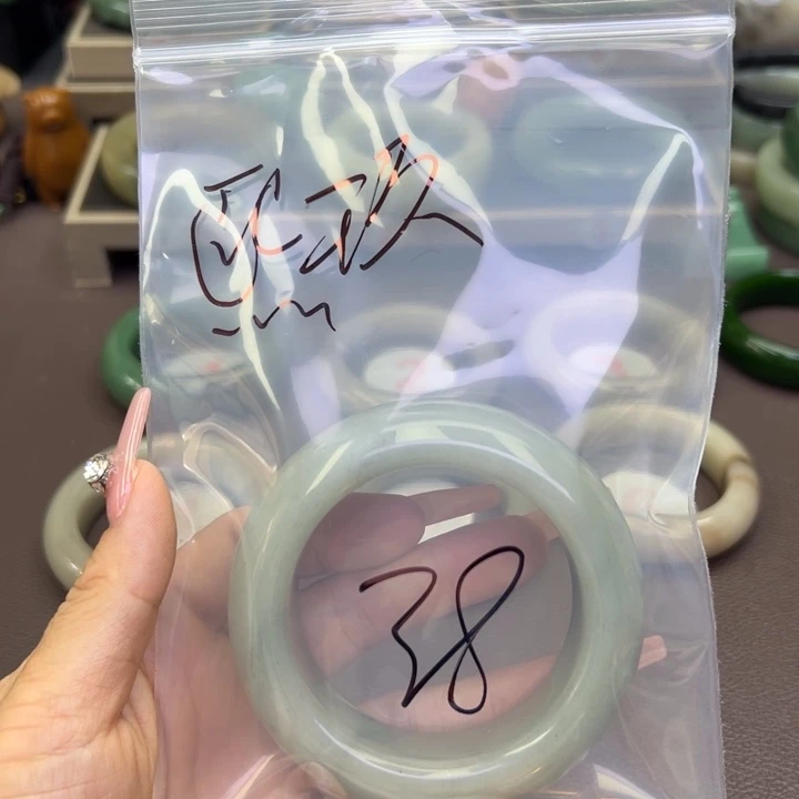 未镶嵌手镯石英岩玉熙*