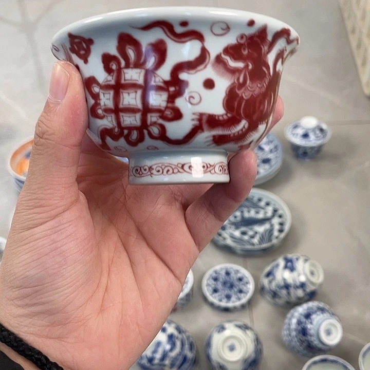 瓷片景德镇釉里红狮子滚绣球主人杯