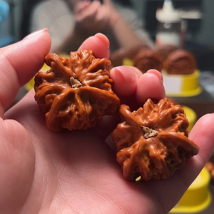 王****吊坠文玩核桃三棱