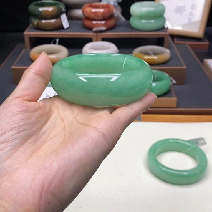 何***桃石英质玉未镶嵌佘太翠