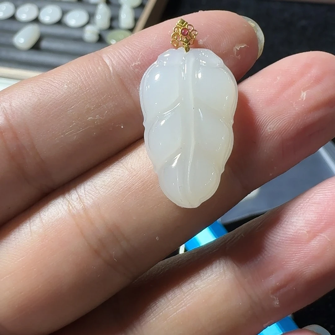 和田玉18K金镶嵌颈饰