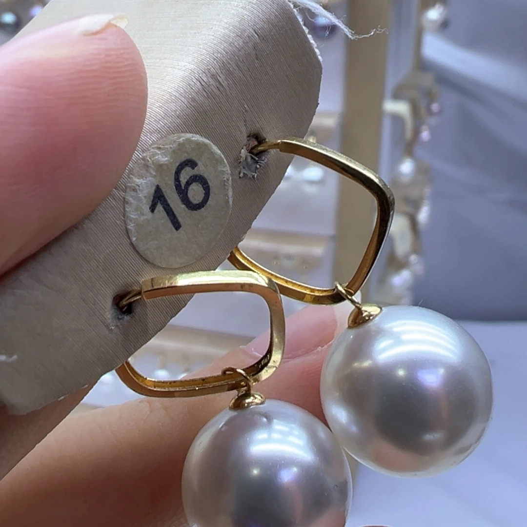 18K金镶嵌淡水珍珠耳饰