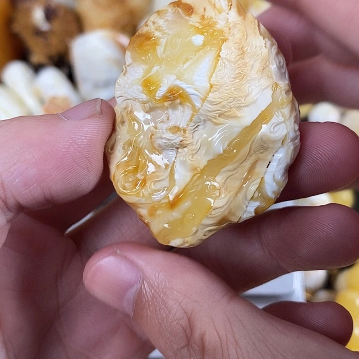 M***y琥珀未镶嵌珠宝奇石我