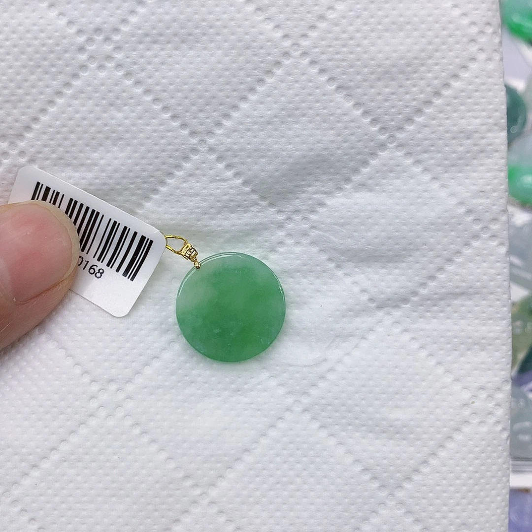 翡翠18K金镶嵌颈饰无事牌