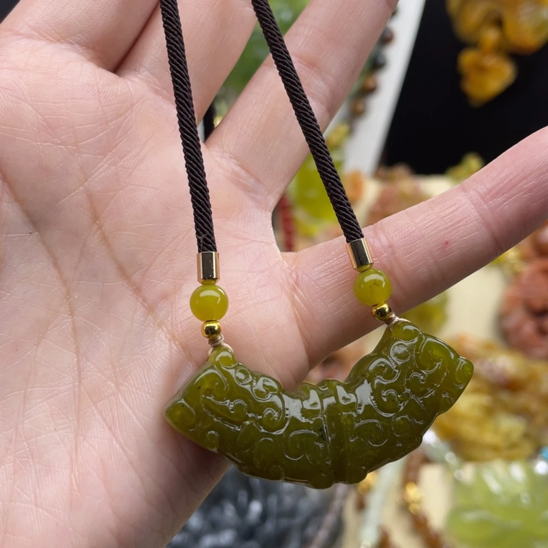 未镶嵌蛇纹石玉颈饰