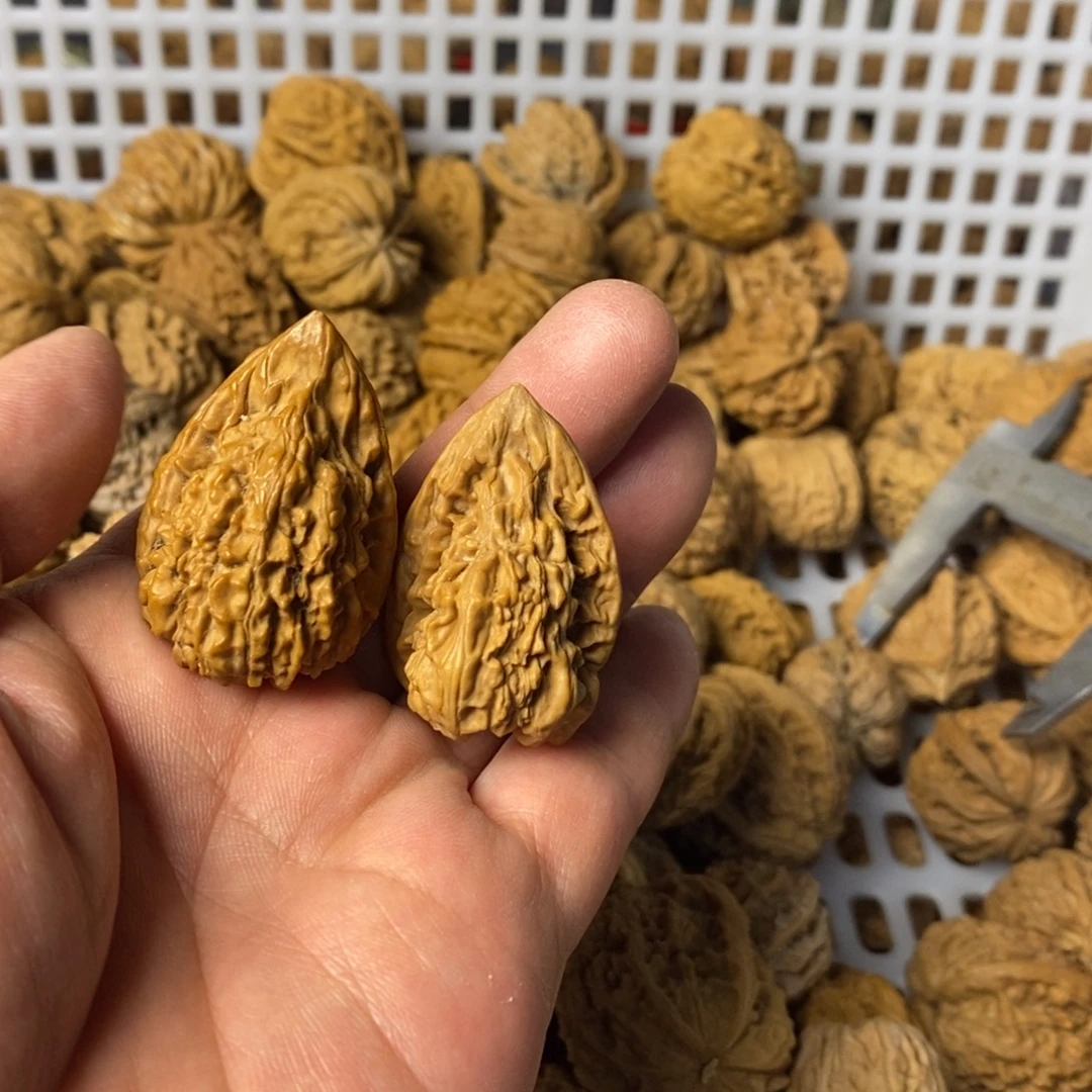 L***S文玩核桃吊坠文玩