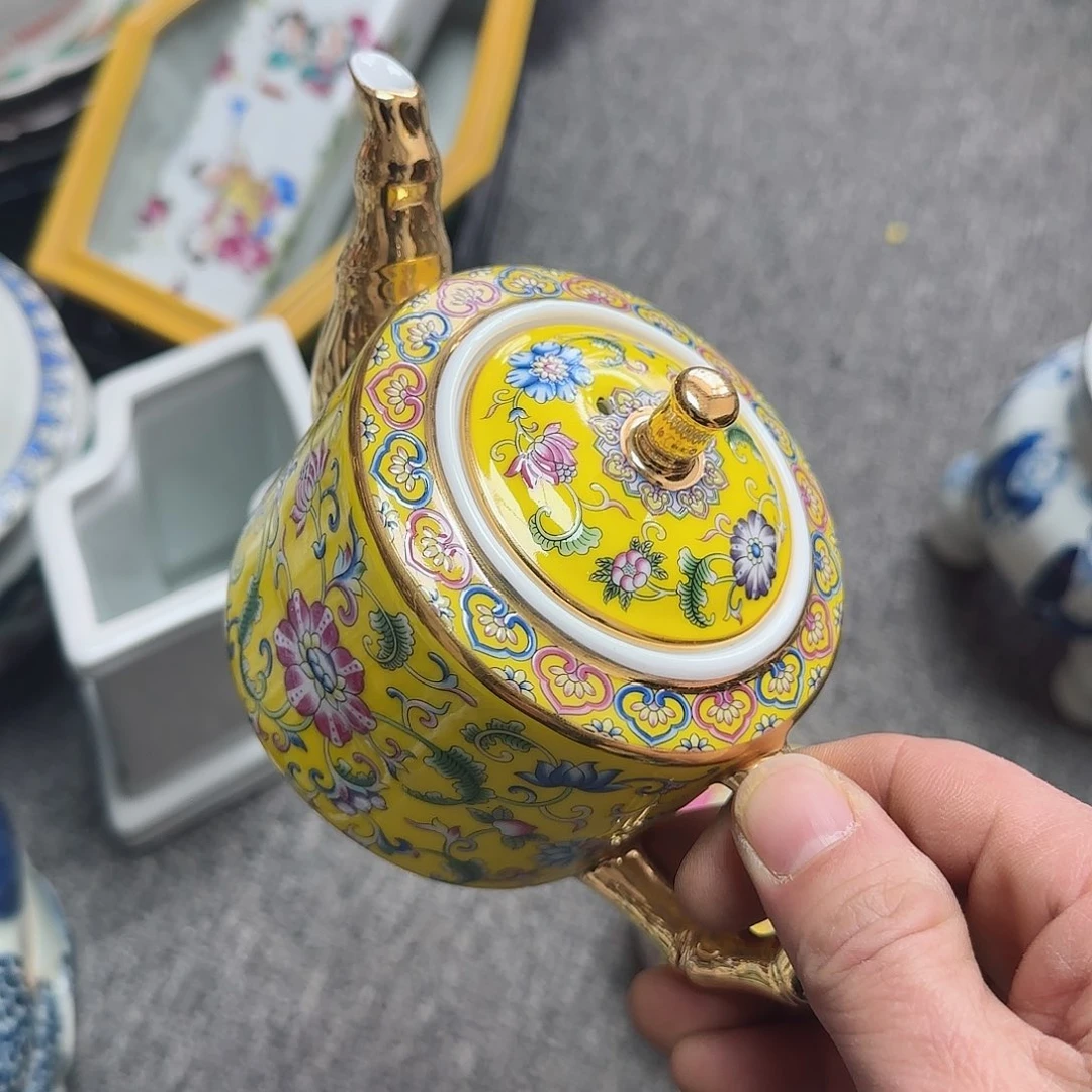 摆件卓*该瓷器的工艺技术水平