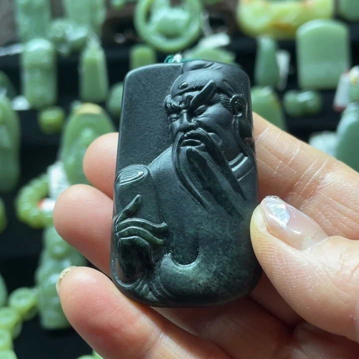 透闪石质玉颈饰未镶嵌秦*德