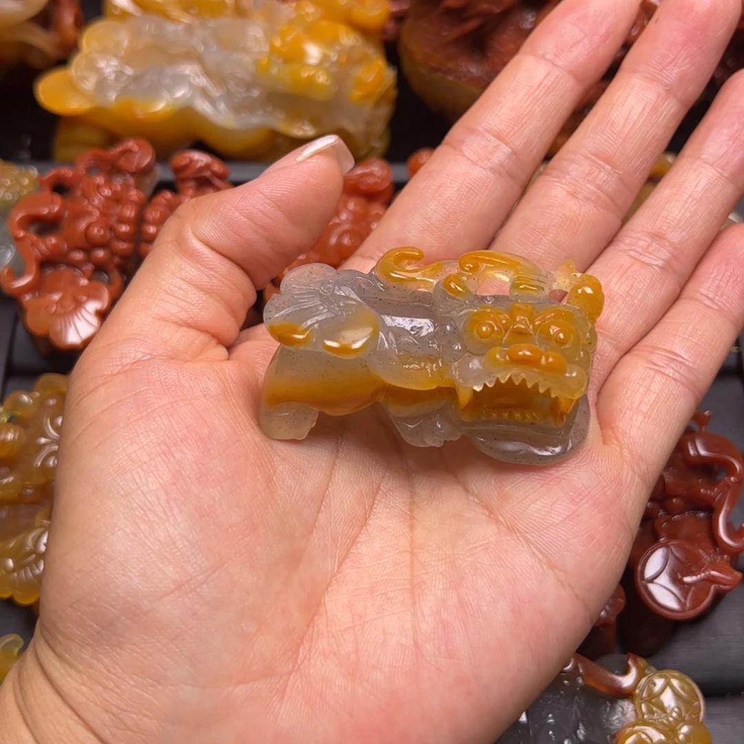 石英质玉（黄龙玉）未镶嵌颈饰