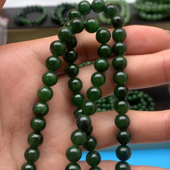 颈饰未镶嵌和田玉（碧玉）