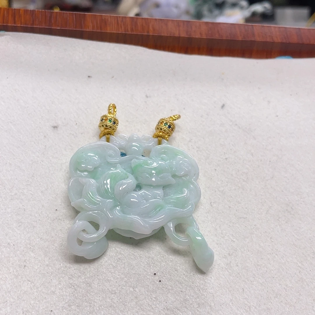 翡翠未镶嵌颈饰狐小锁