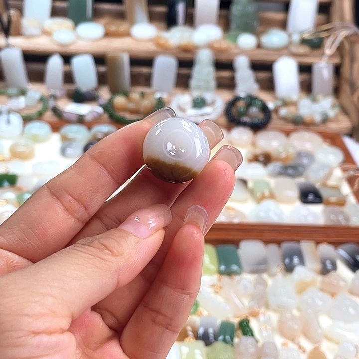 九***草吊坠(赠链)未镶嵌和田玉