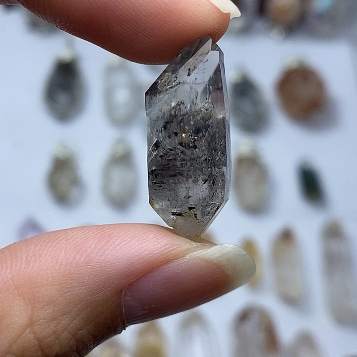 未镶嵌颈饰水晶散墨双尖