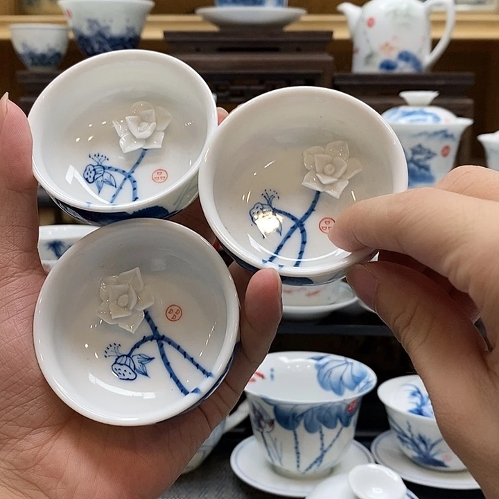手绘浮雕荷花杯子三个装高温瓷釉下彩微瑕福利款