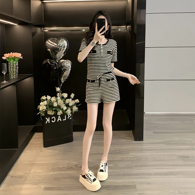 时尚洋气条纹套装女士夏季修身气质减龄显瘦短袖短裤两件套小个子