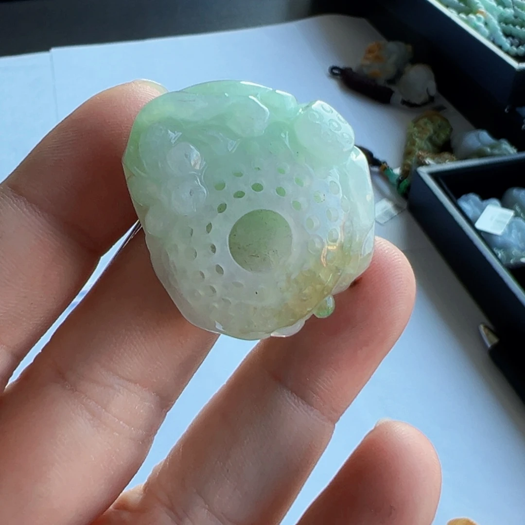 翡翠未镶嵌颈饰挂件