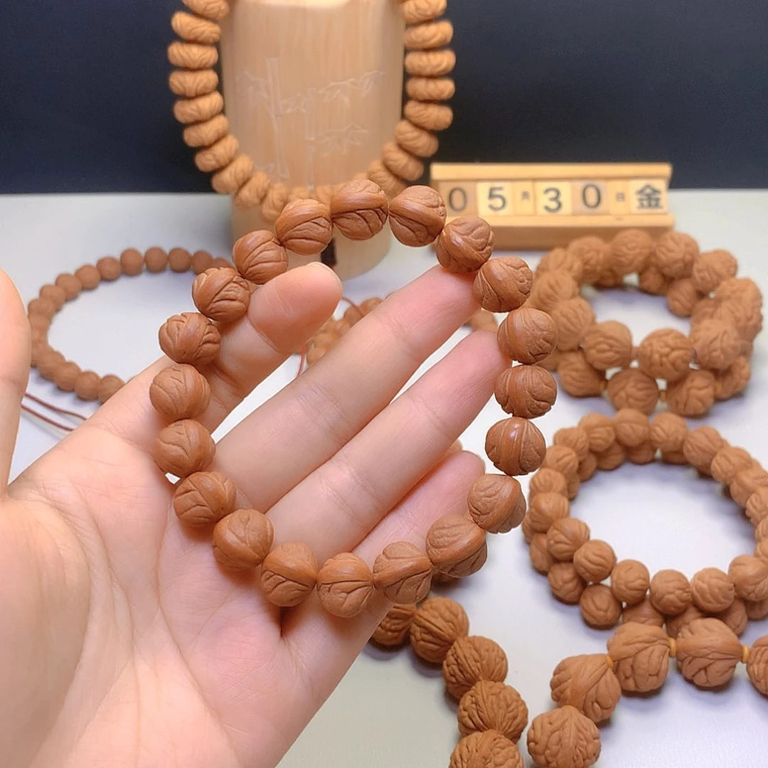 桃核吊坠弓****3玉龙脊手串