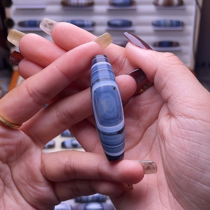 吴***水玛瑙/玉髓未镶嵌颈饰