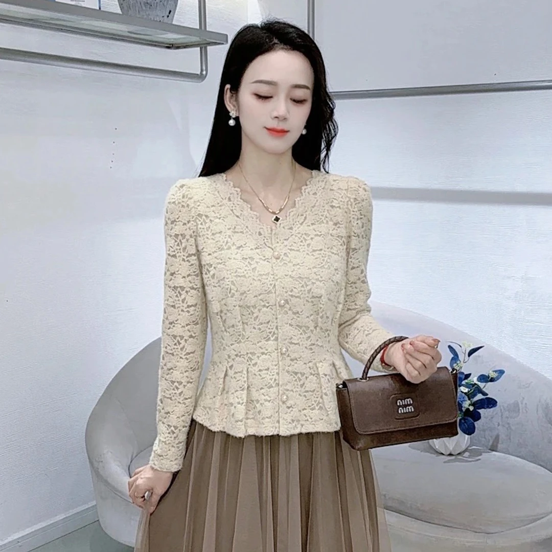 时尚洋气蕾丝衫女2025秋季新款设计感V领修身显瘦打底衫百搭小衫