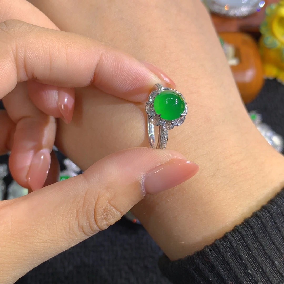 翡翠18K金镶嵌戒指