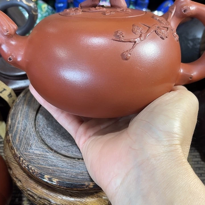 茶壶紫泥原矿泥料手工制作的一把紫砂壶。