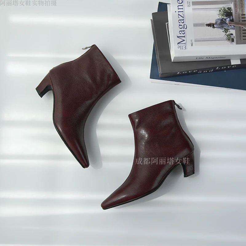 阿丽塔女鞋~5cm尖头猫跟短靴秋冬新款气质百搭时装靴瘦瘦靴