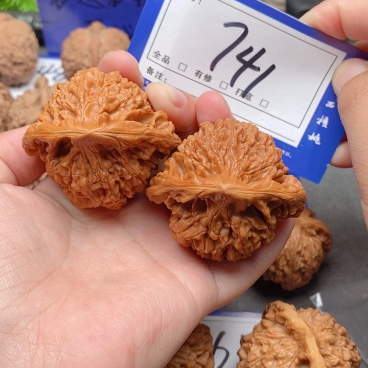 把件桃核乙**太49官帽741号牌